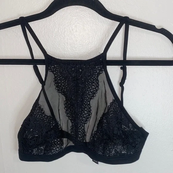 🎱Black lace Victoria Secret bralette! - Picture 2 of 8